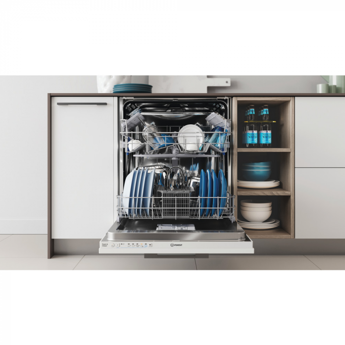 Встраиваемая посудомоечная машина Indesit DIE 2B19 A в магазине «На диване» в Омске  — Выгодная цена
