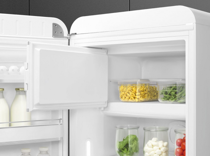 Холодильник Smeg FAB28LWH6 в магазине «На диване» в Омске  — Выгодная цена