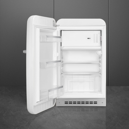 Холодильник Smeg FAB10LWH6 в магазине «На диване» в Омске  — Выгодная цена